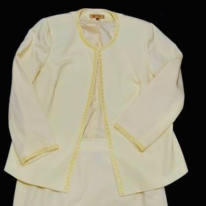 KASPER Elegant Pale Yellow Shirt Suit. Beaded Trim Opened  Blazer Plus Size 16W